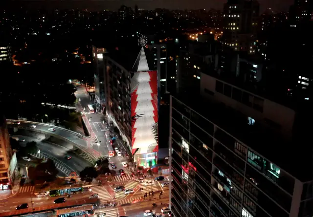 A empena vista do alto: 43 metros de projeção mapeada