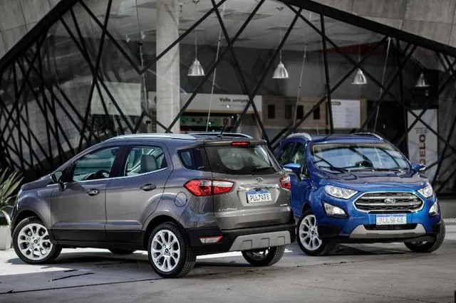 Rota 85, carro e história: as duas EcoSport da borracharia