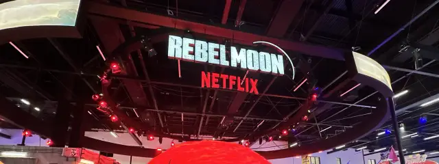 Testeira de LED REBEL MOON / NETFLIX sobre a boca do domo