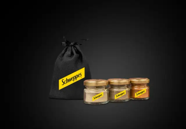 O saquinho e os potes de especiarias Schweppes