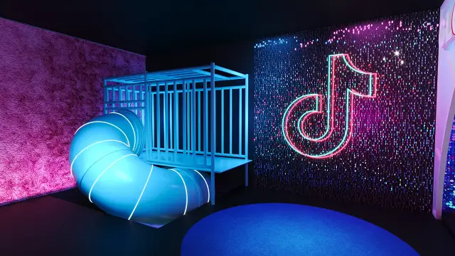 TikTokTown: Fashion Closet com o tubo do The Slide