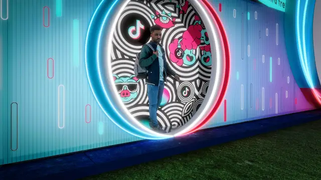 TikTokTown: The Kaleidoscope, o portal na parede de LED
