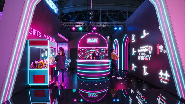 Desdobramentos: O bar e a máquina de presentes, vistos de dentro