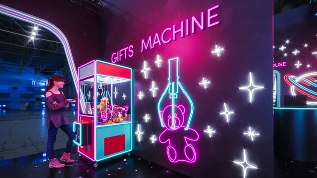 Desdobramentos: A máquina de presentes, com as pelúcias