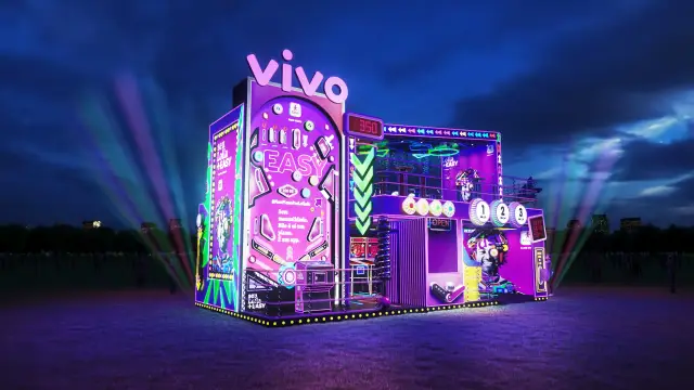 Rota Easy Arcade, primeira versão: fachada noturna com o pinball gigante e as setas verdes