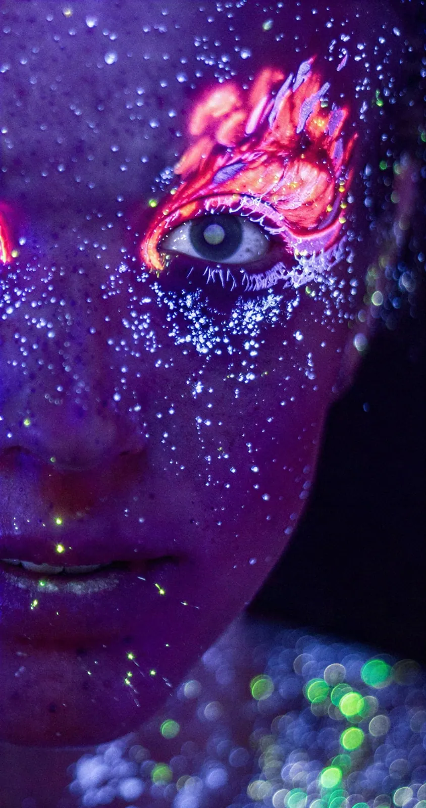 Referência de make neon glow 3