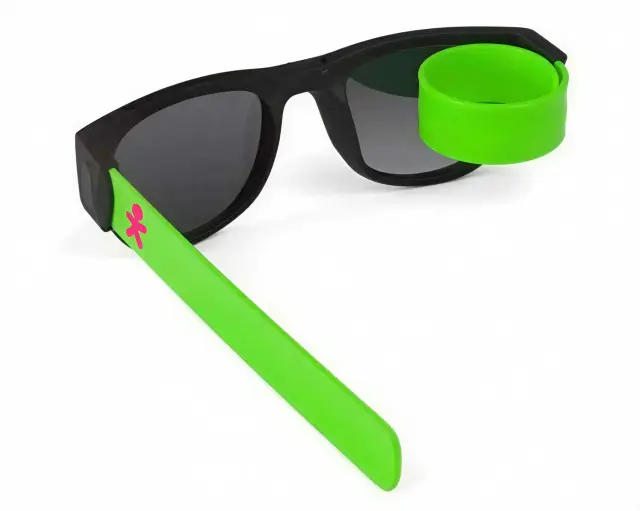 Easy Glasses: óculos verde, dobrando