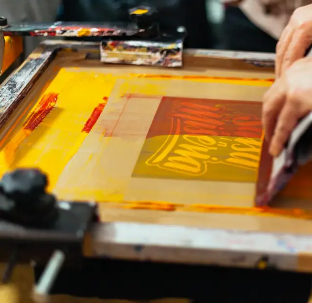 Referência visual: serigrafia em tela