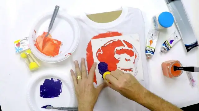 Referência visual: pintura à mão em camiseta